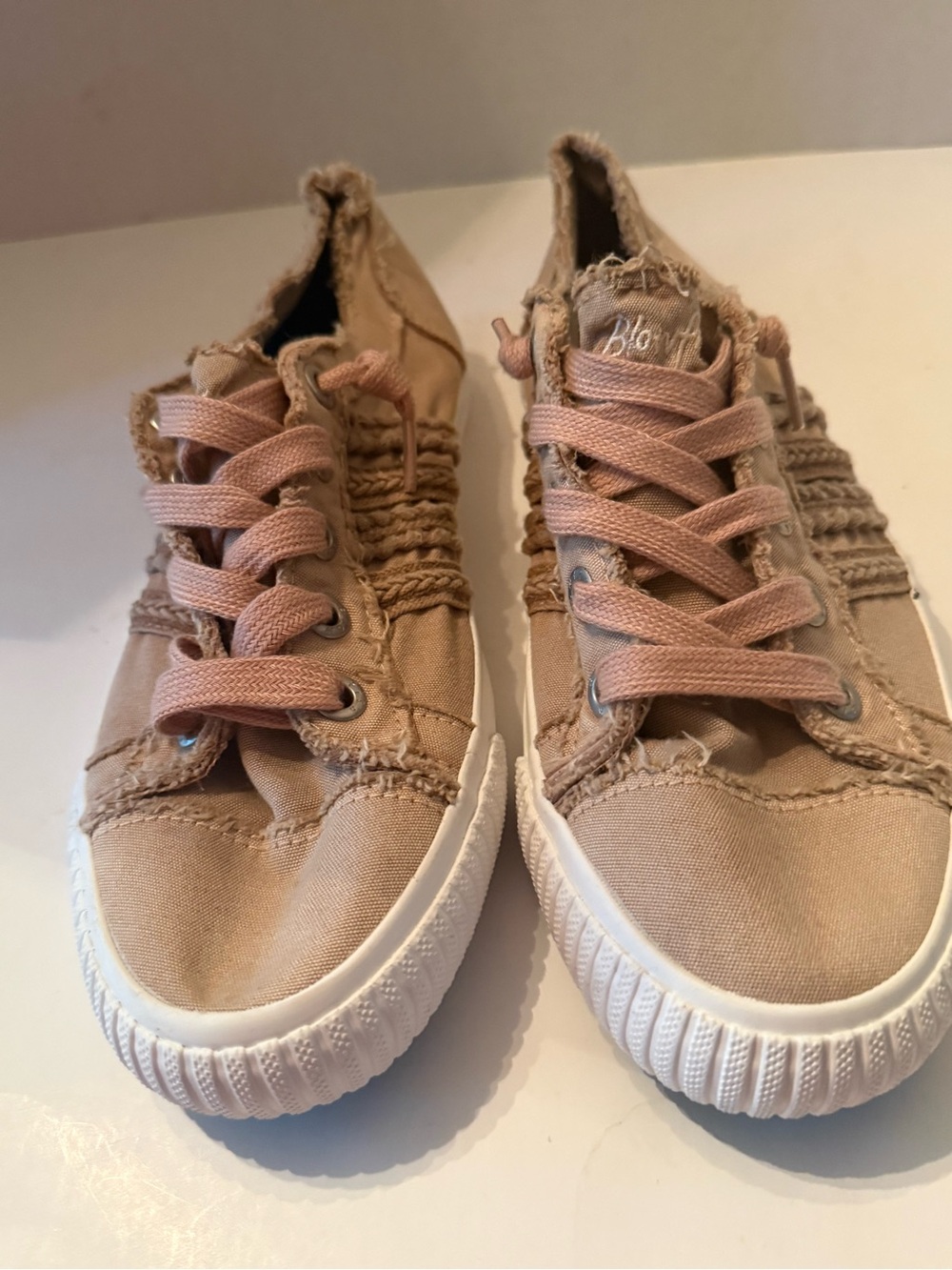 Blowfish Malibu Blaine Pink/ Beige Canvas Low-Top Sneakers Women’s 9.5